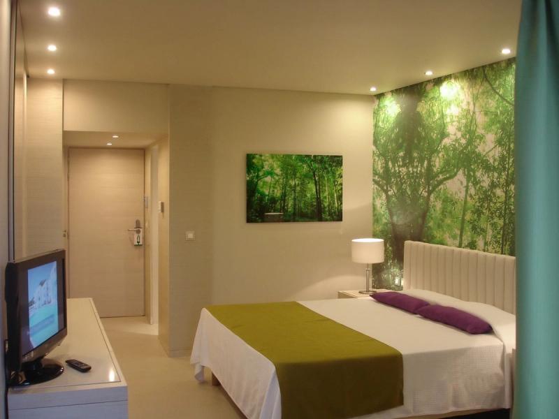 Eden Roc Resort Hotel - Image 10