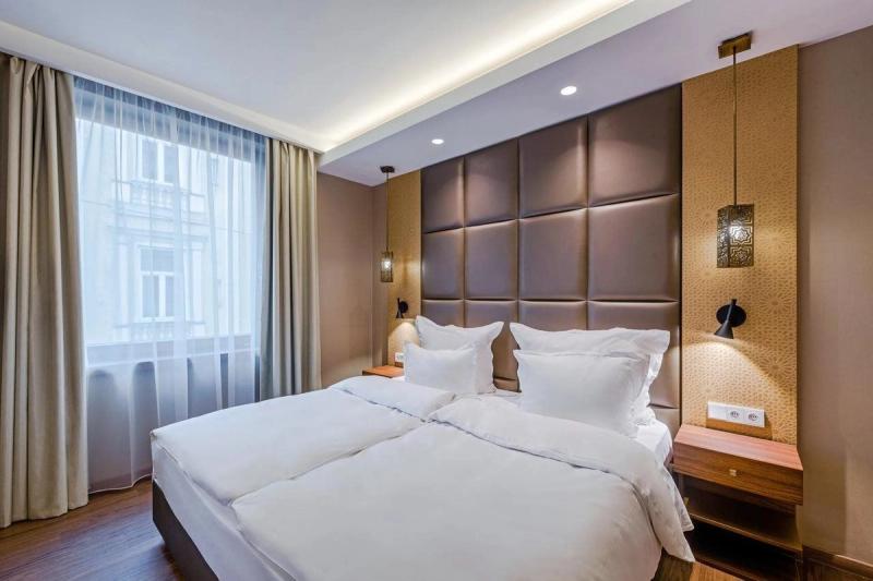 Continental Hotel Budapest - Image 4