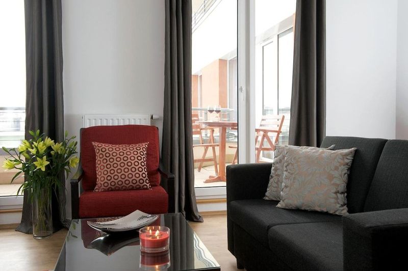 ESCALA Hotel & Suites - Image 4