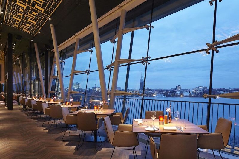 Le Meridien Hamburg - Image 2