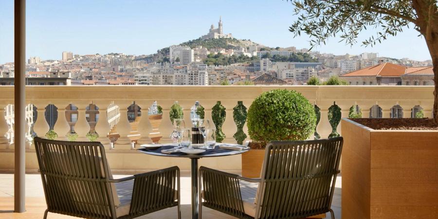 Terrasse med udsigt over Marseille