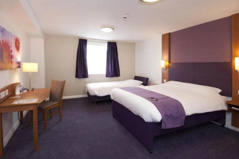 Premier Inn London Wembley Park - Image 9