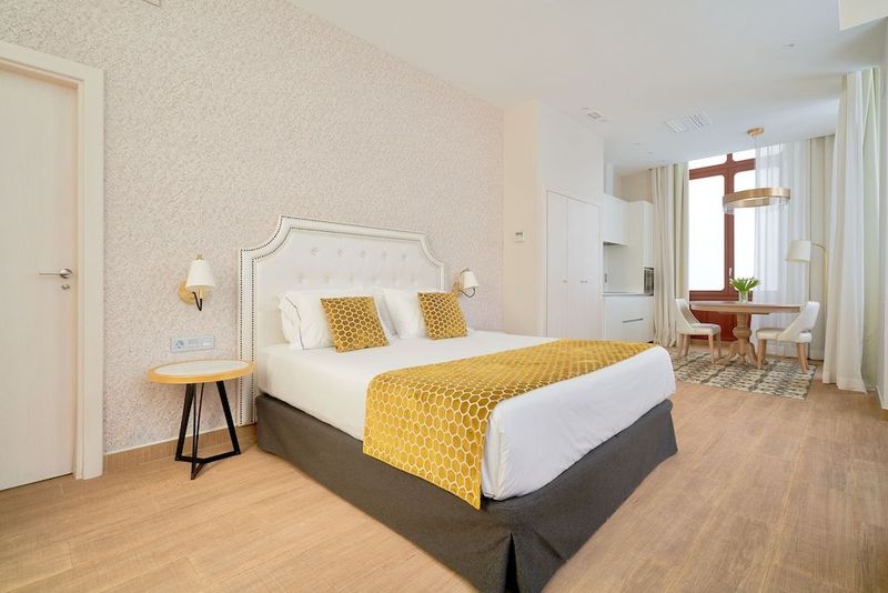 Tandem Soho Suites - Image 2