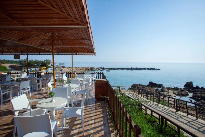 Cavo Maris Beach Hotel - Image 5