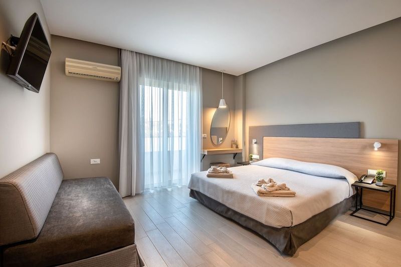 Sunday Hotel - Image 10