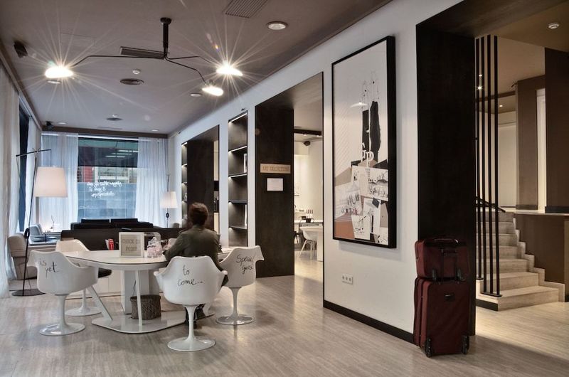 Pol & Grace Hotel - Image 3