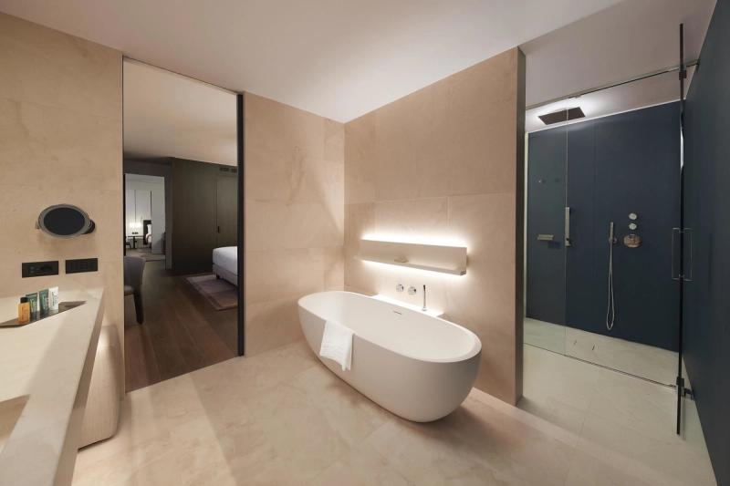 Hilton Lake Como - Image 10