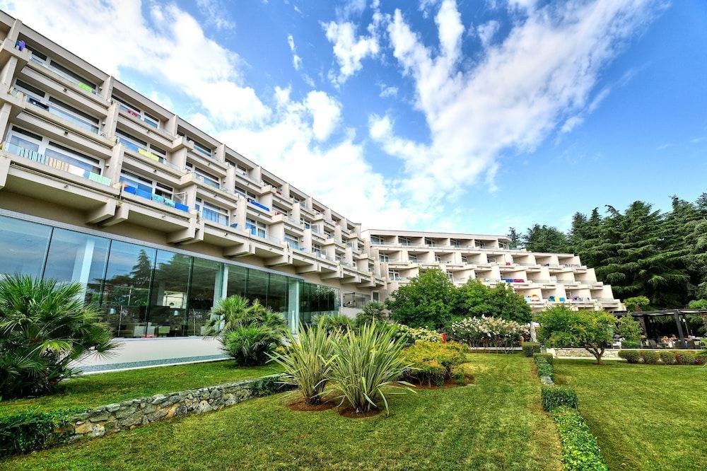 Hotel Mediteran Plava Laguna - Image 6