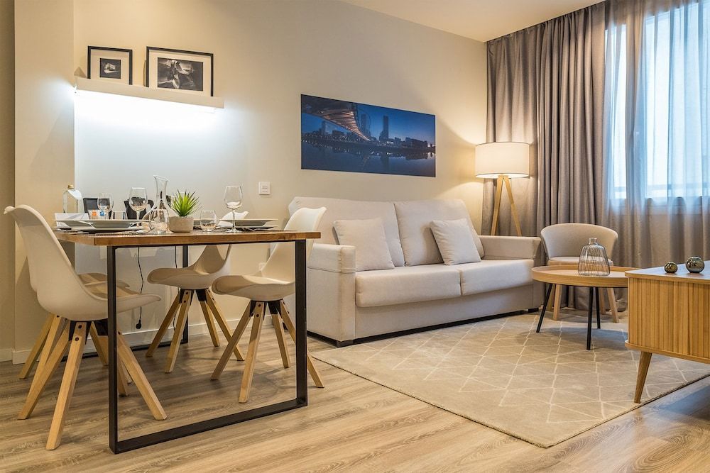Bilbao City Centre by abba Apartments tilbyder moderne ferielejligheder med en central beliggenhed i Bilbao, Spanien.