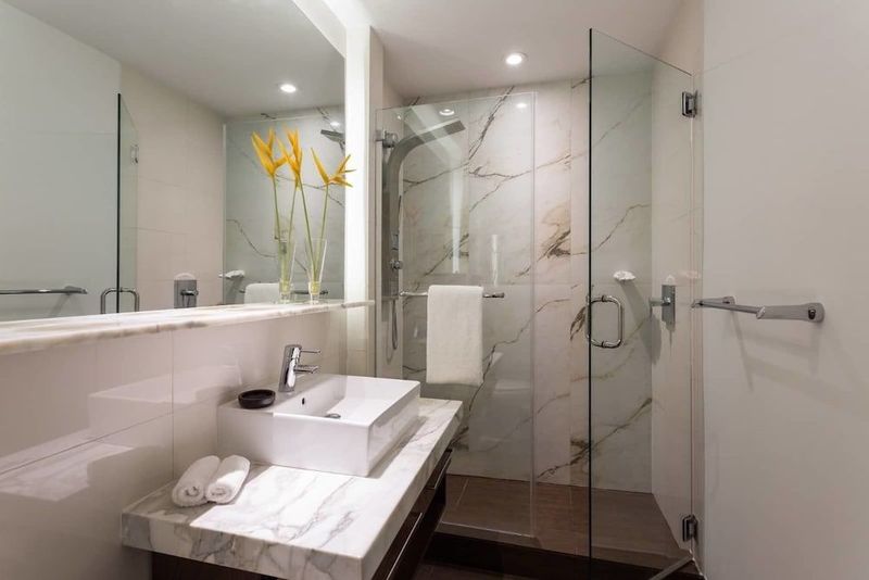 Life House, Ocean Drive - Image 9
