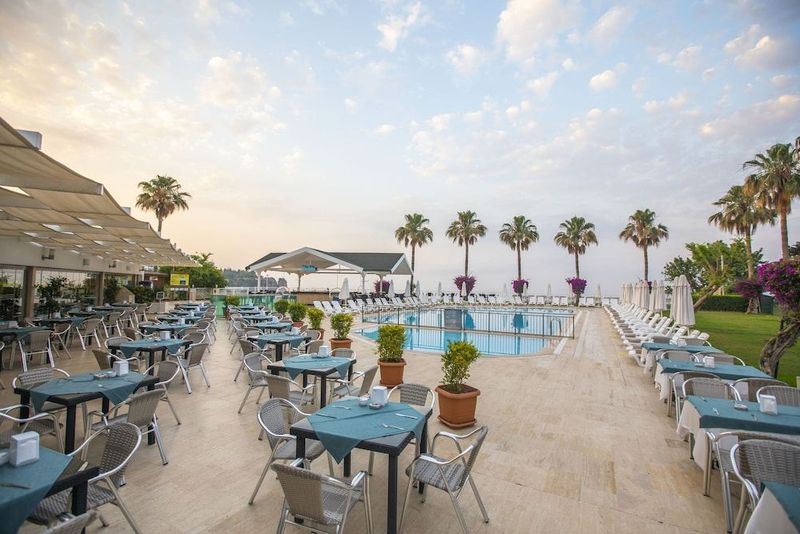 Falcon Hotel - Image 10