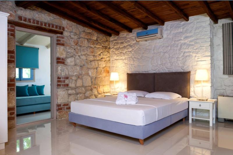 Petrino Suites Hotel - Image 4