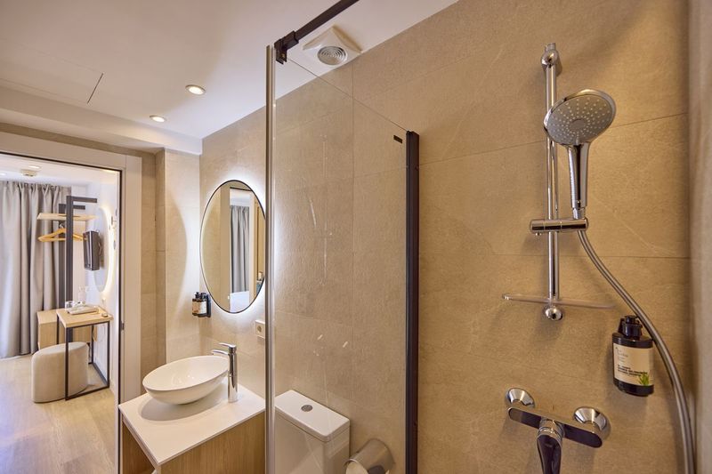 Universal Hotel Bikini - Image 10