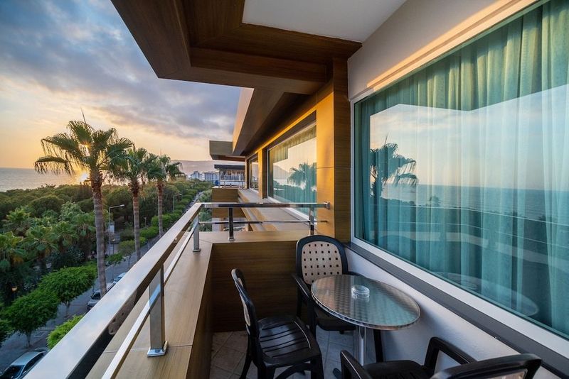 Riviera Hotel & Spa - Image 5