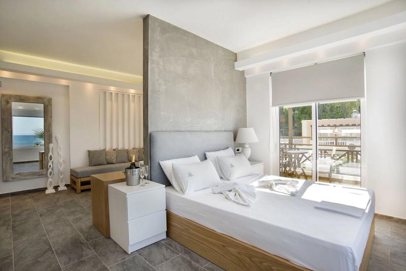 Porto Kalamaki Hotel Apartments - Image 3