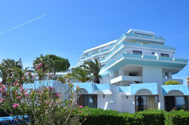 Blue Horizon Hotel - Image 9