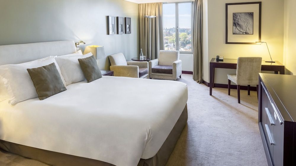 Crowne Plaza Porto - Image 1