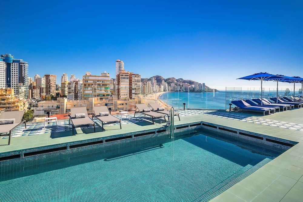 På Barceló Benidorm Beach, som anbefales for voksne, kan du se ut mot havet fra takterrassen