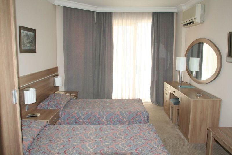 Elysee Beach Hotel - Image 6