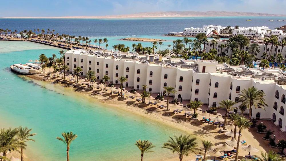 På Arabia Azur Resort kan du slappe av ved Rødehavet