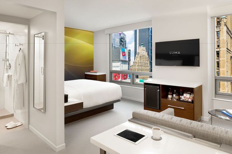 LUMA Hotel Times Square NYC - Image 4