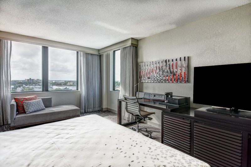 Renaissance Fort Lauderdale Marina Hotel - Image 2