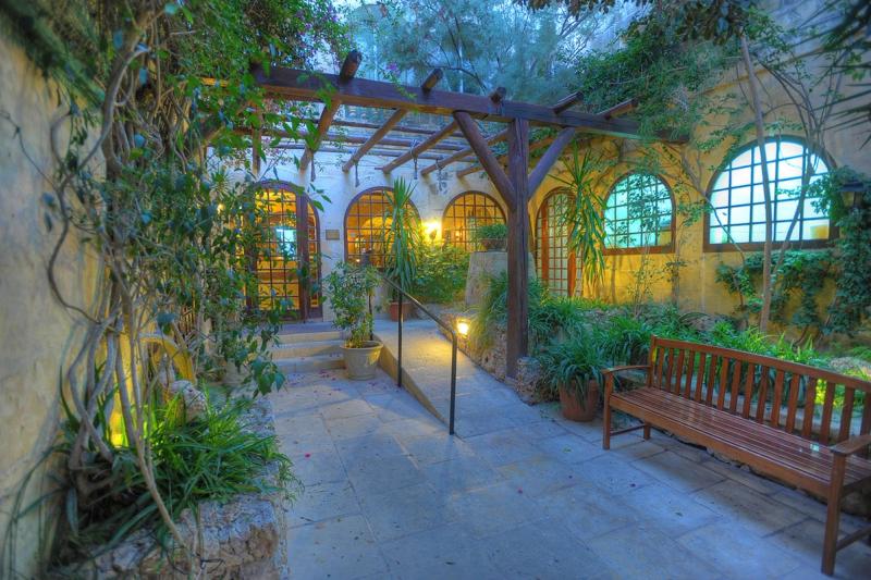 Cornucopia Hotel - Image 3