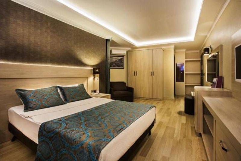 Parador Beach Hotel - Image 9