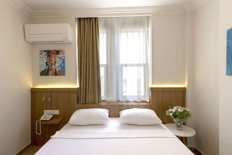 Comfort Suites - Image 3