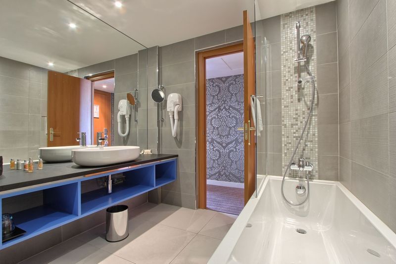 Timhotel Opera Blanche Fontaine - Image 9