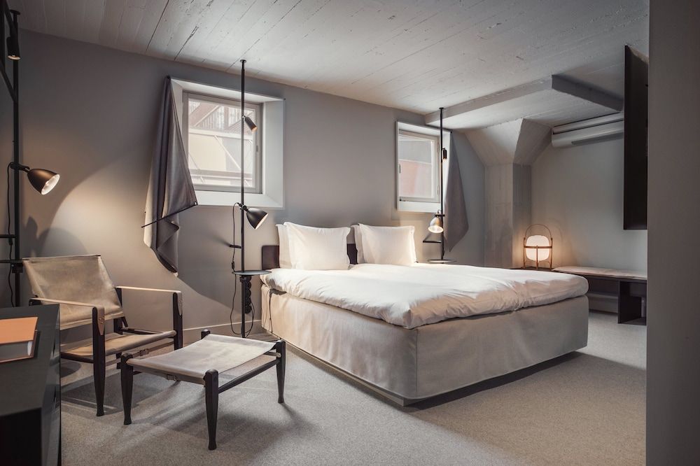 På Blique By Nobis i Stockholm kan du bestille både dobbeltværelser og lejligheder med tekøkken