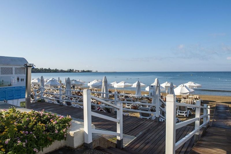 Side Star Beach - Image 7