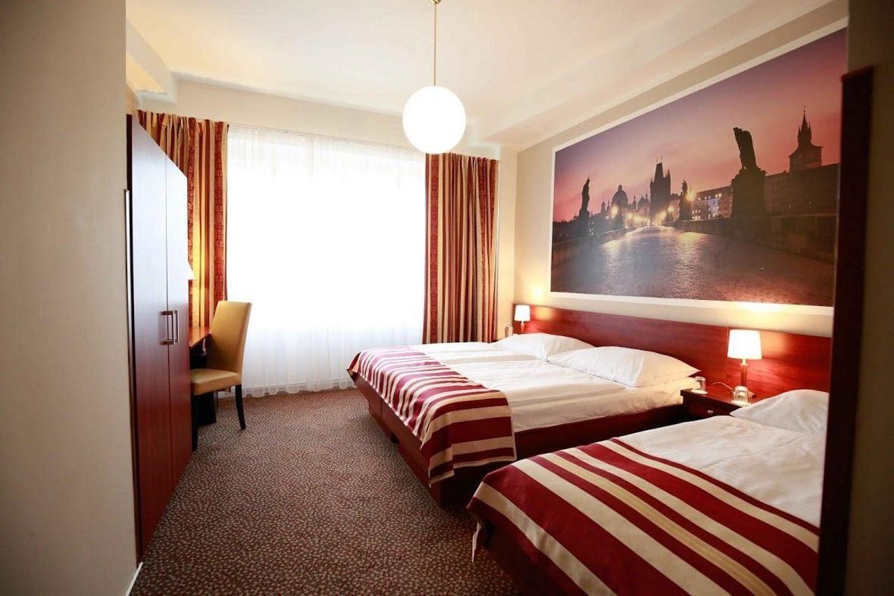 Metropolitan Old Town Hotel - Image 7