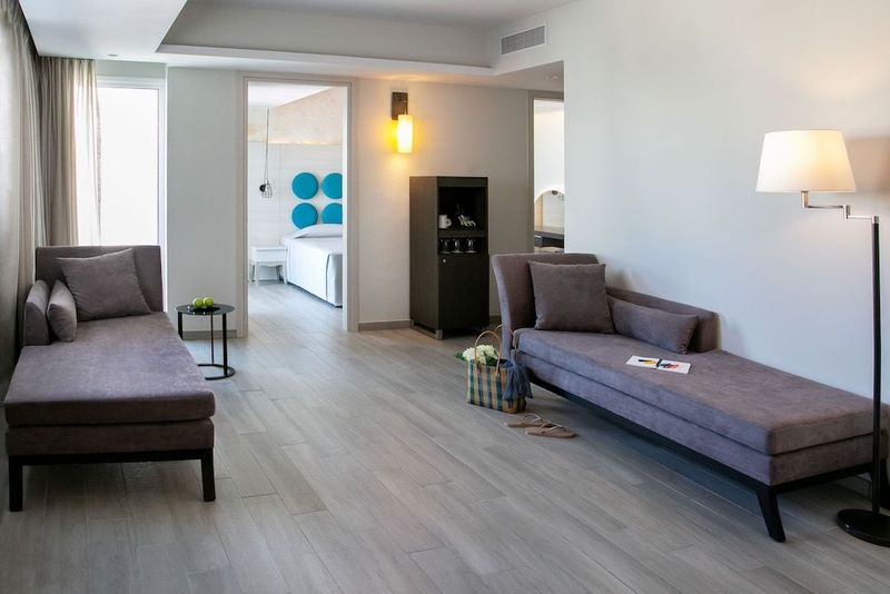 Vangelis Hotel & Suites - Image 7