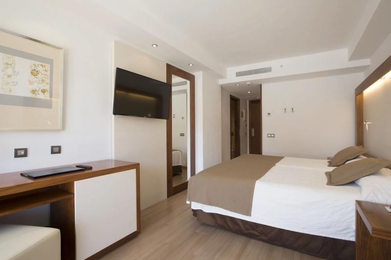 Hipotels Cala Millor Park - Image 7