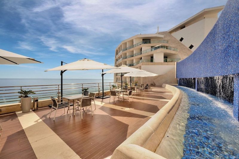 Sesimbra Oceanfront Hotel - Image 10