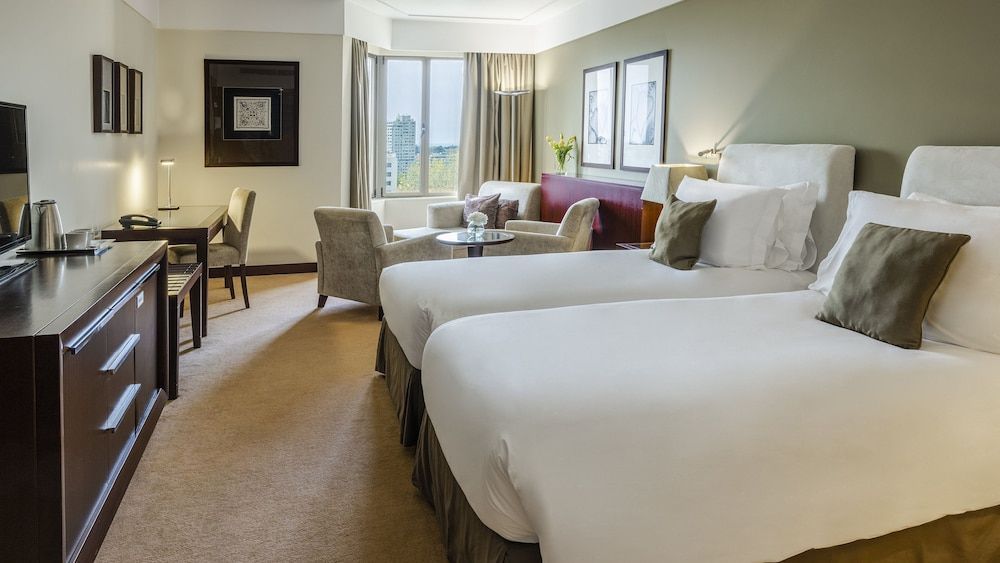 Crowne Plaza Porto - Image 10