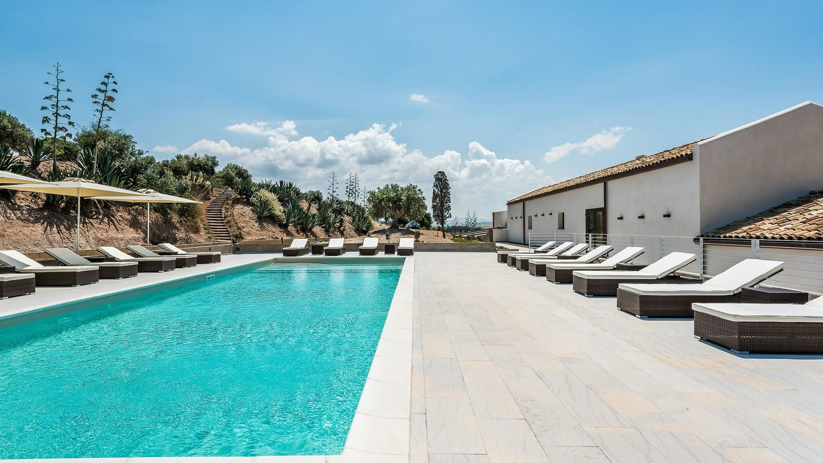 Book Sicilien med pool