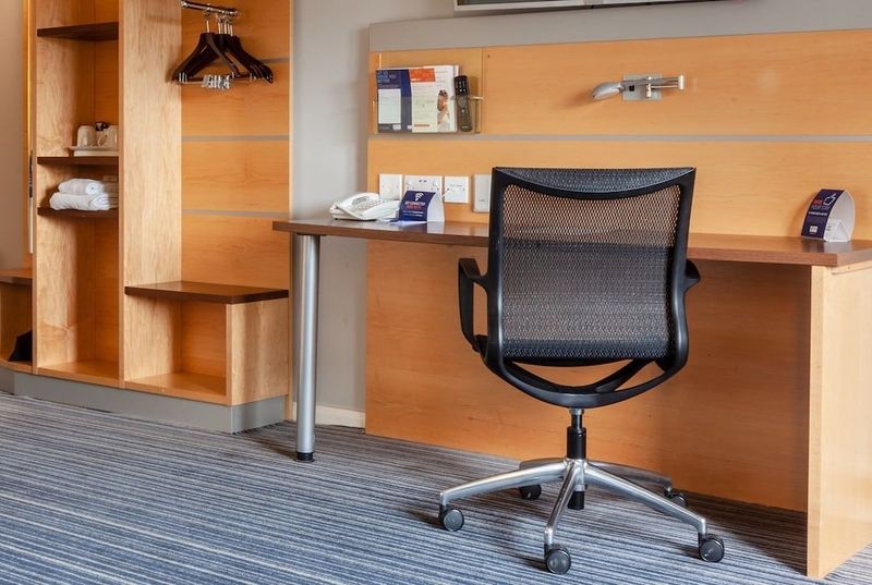 Holiday Inn Express Edinburgh Royal Mile - Image 10