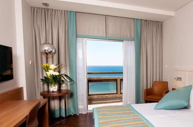 Crowne Plaza Limassol - Image 5