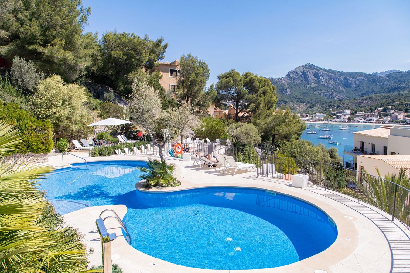 Voksenhotellet Pure Salt Port de Soller ligger lige ved havet i Port de Soller på Mallorca og har en dejlig pool i haven.