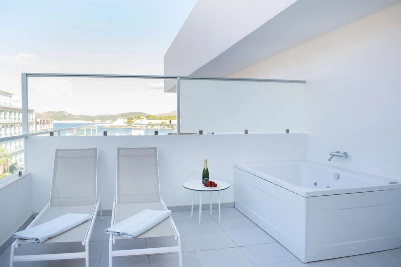 Reverence Life Hotel - Image 7