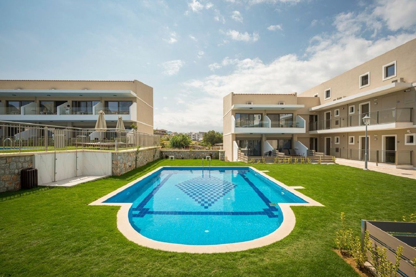 Vantaris Blue er et voksenhotel med mulighed for at booke værelser med privat pool, beliggende på Kreta.