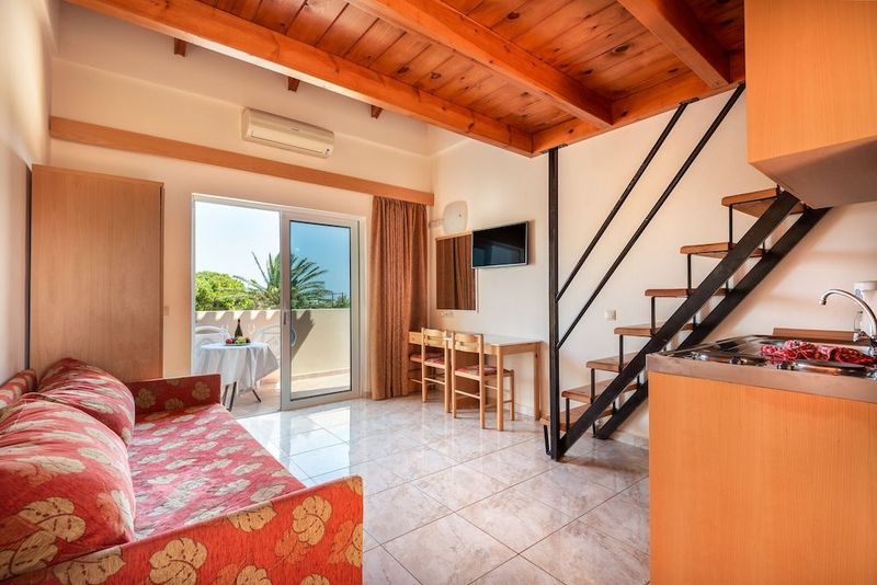 Sunday Hotel - Image 7