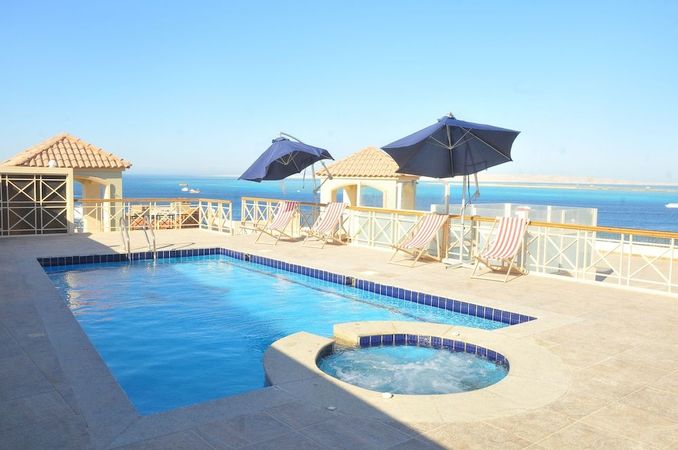 Lilly Apartments tilbyder ferielejligheder i Hurghada med pool på tagterrassen.