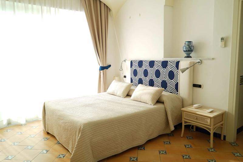 Hotel Bellevue Suite - Image 9