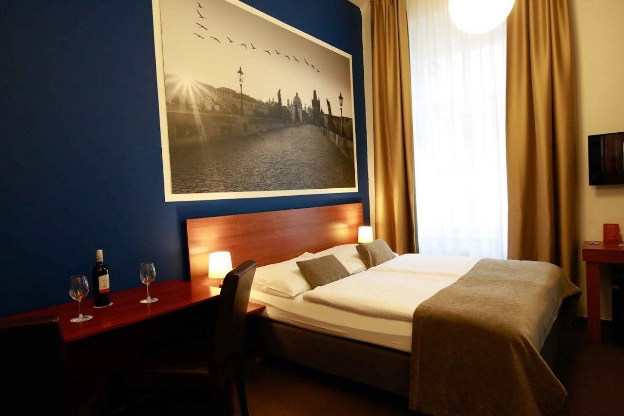 Metropolitan Old Town Hotel - Image 5