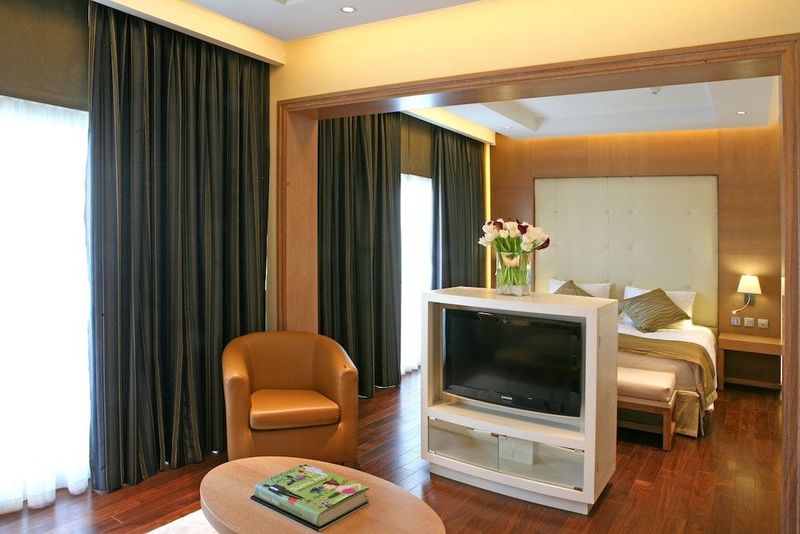 Crowne Plaza Limassol - Image 7