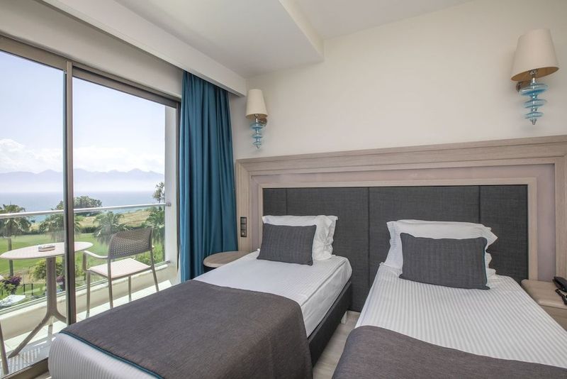 Falcon Hotel - Image 3