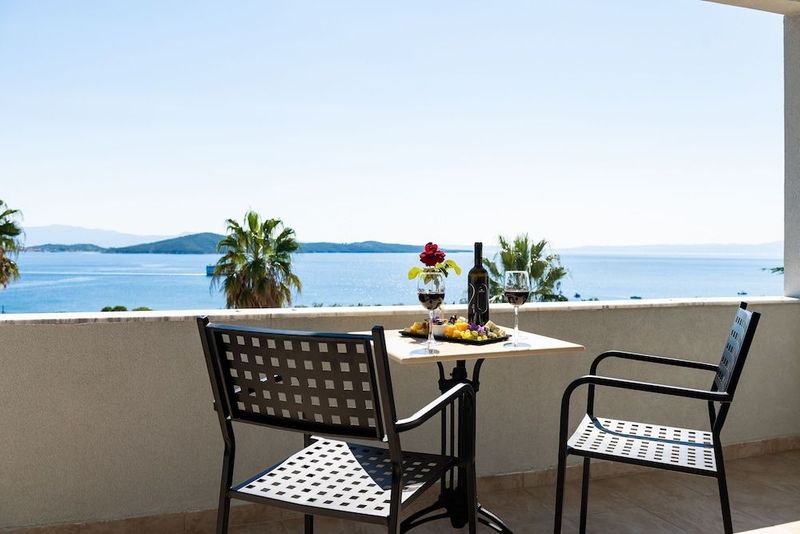 Alexandros Palace Hotel & Suites - Image 10